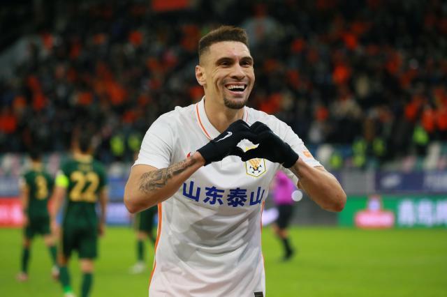 官网资讯-泰山不怕火炼搏出平局 功臣感慨“主场”氛围送球衣